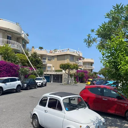 شقة Delizioso Bilocale Ad Con Terrazzo Vista Mare ألبينغا