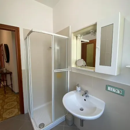 Lägenhet Delizioso Bilocale Ad Con Terrazzo Vista Mare *
