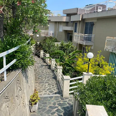 Lägenhet Delizioso Bilocale Ad Con Terrazzo Vista Mare *